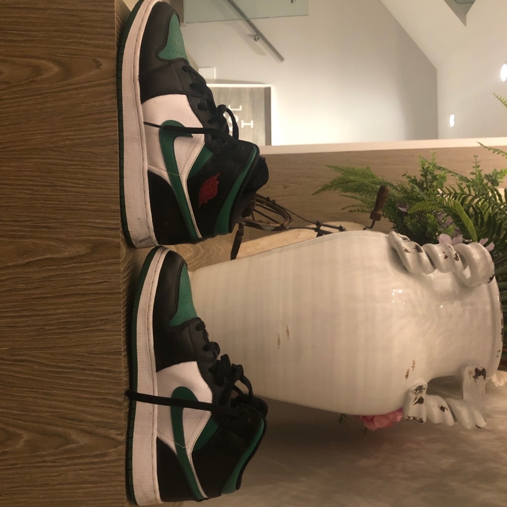 Jordan 1 mids forest green
